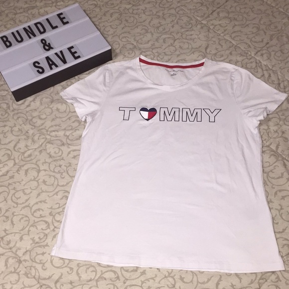 ✅Tommy Hilfiger Tee - Picture 1 of 6